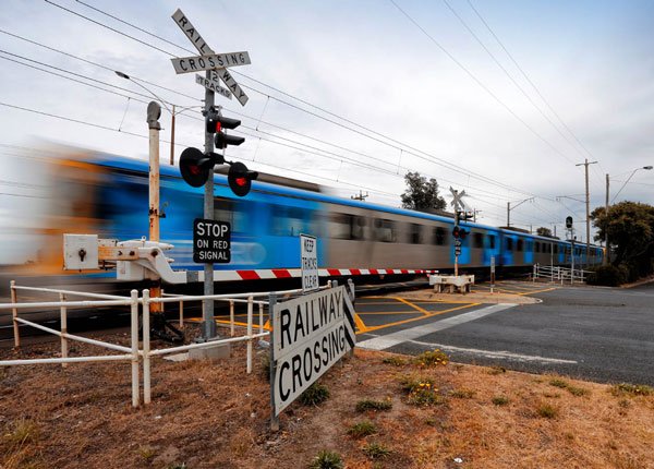 Railroad Crossings For Dummies Signs Lights And Safety Rules