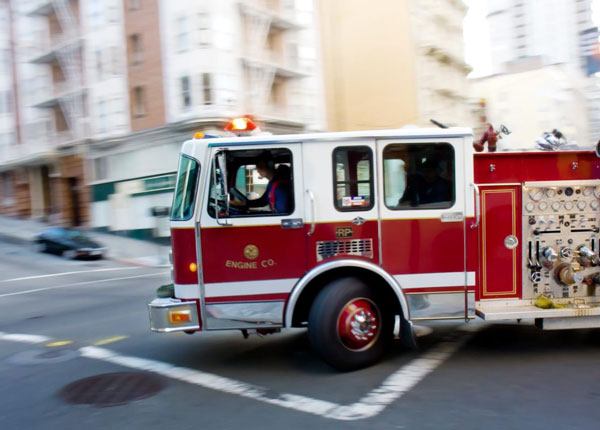 Compartir el Camino con Vehículos de Respuesta a Emergencias