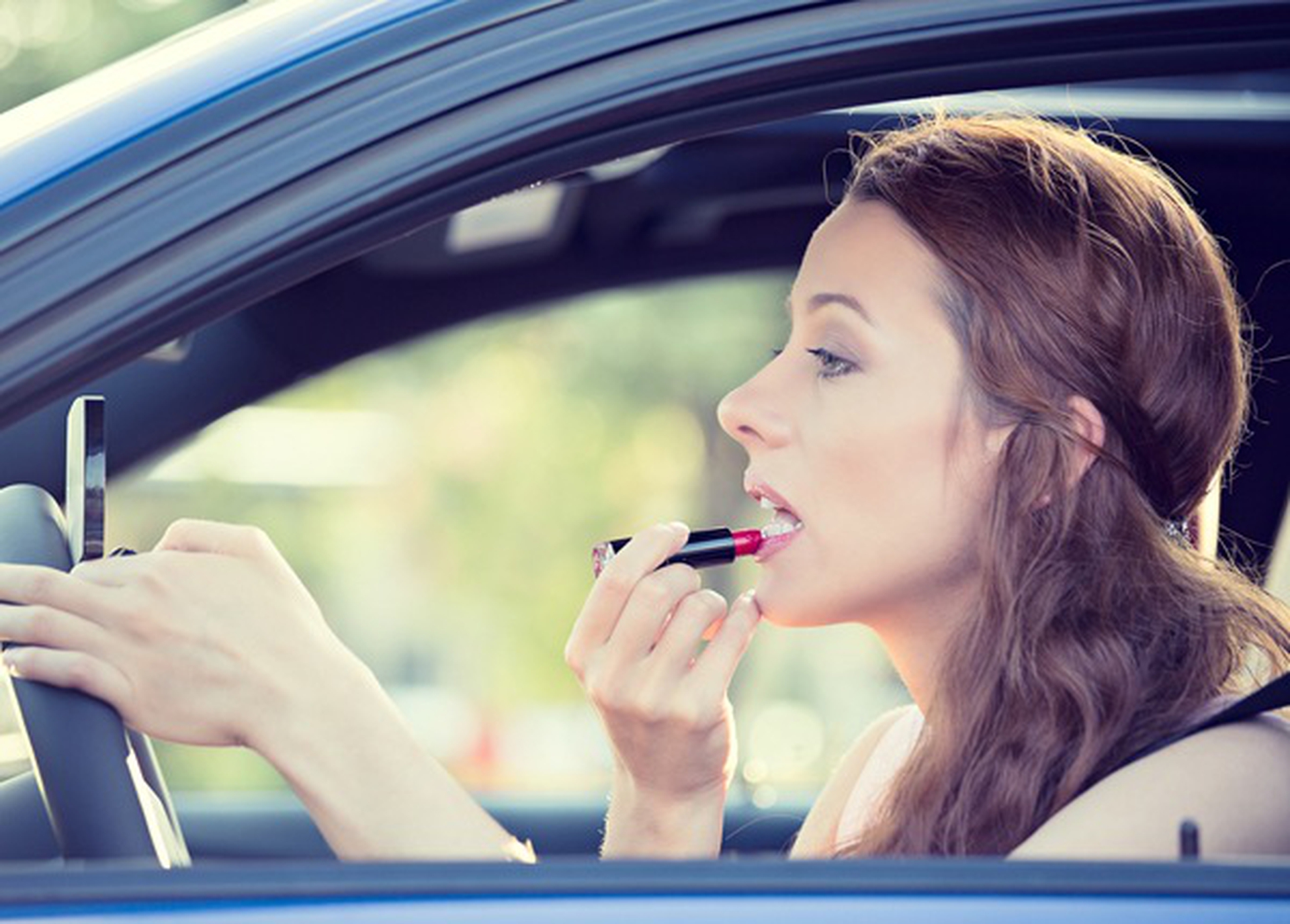 Grooming While Driving Is Distracting