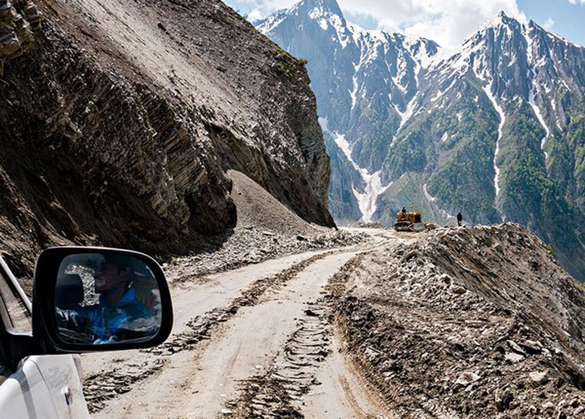 Right-of-Way Rules on Mountain Roads