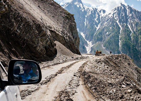 Right-of-Way Rules on Mountain Roads