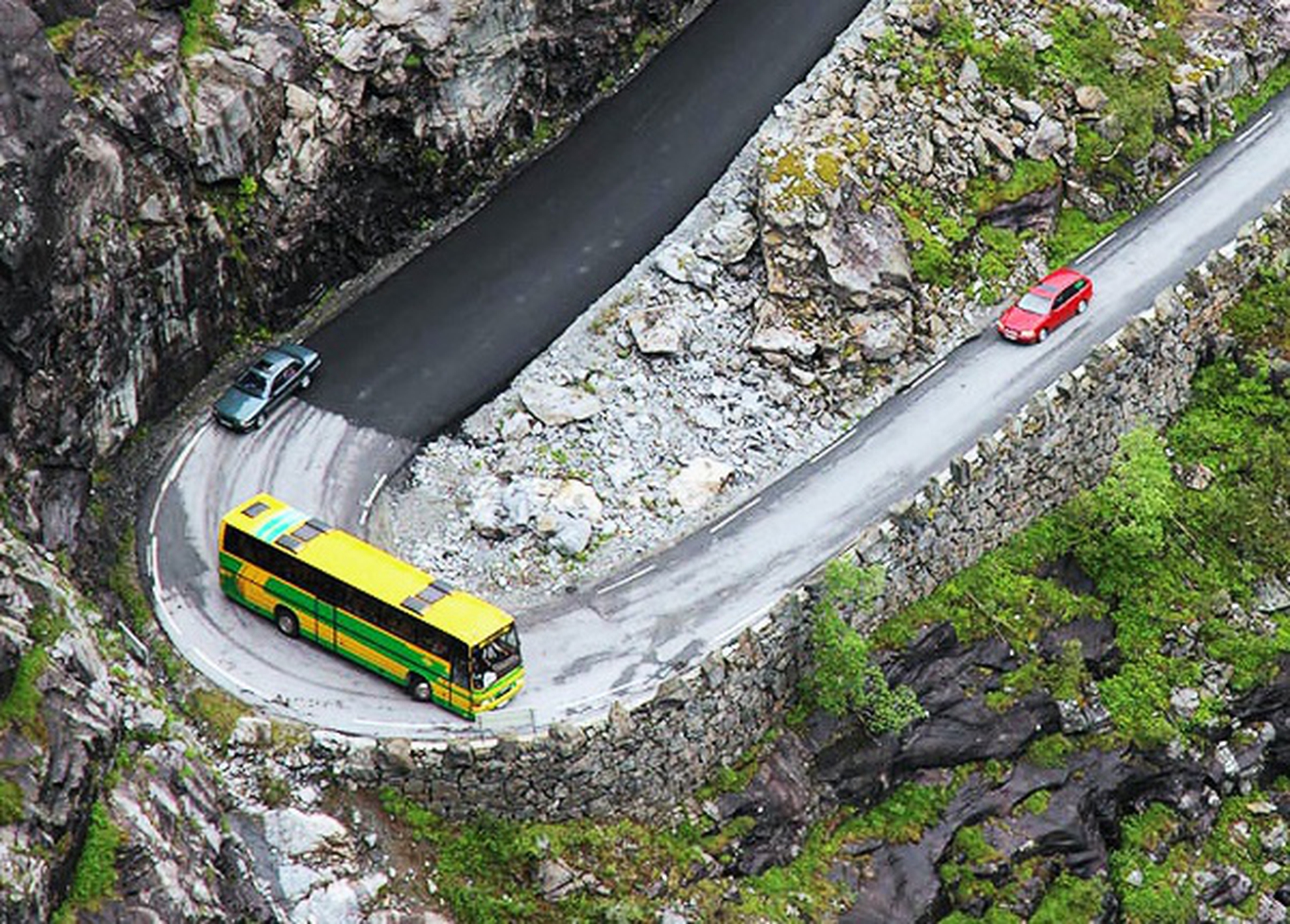 Evaluating Road Hazards - Defensive Driving